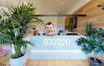 Virtuelle Darstellung der Kinderwunschklinik Dr.Loimer Rezeption mit animiertem Avatar zur Erklärung der IVF-Behandlung.