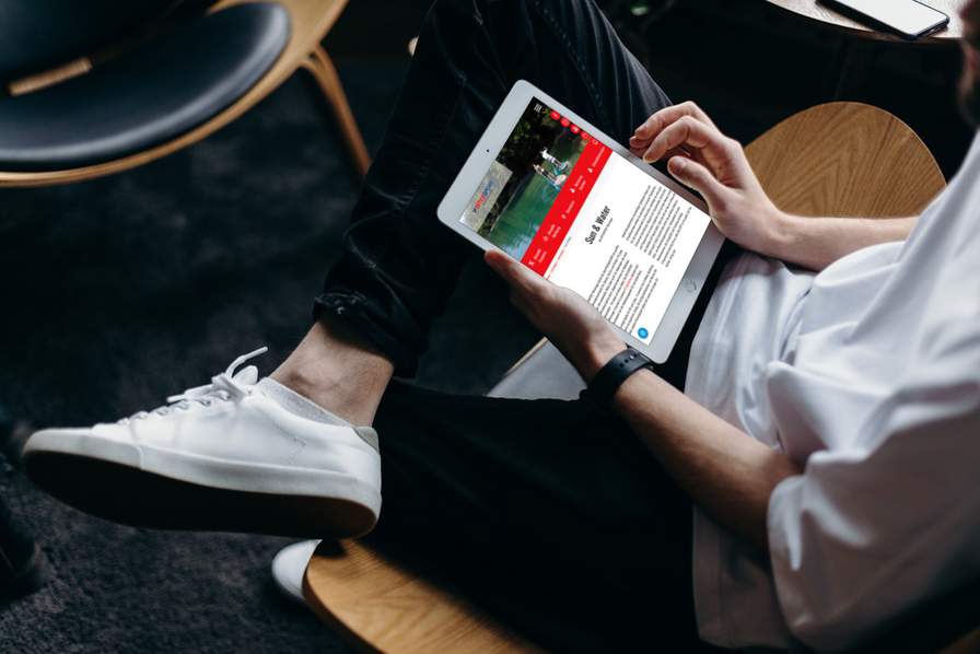 Intersport Winninger mann mit ipad in der hand